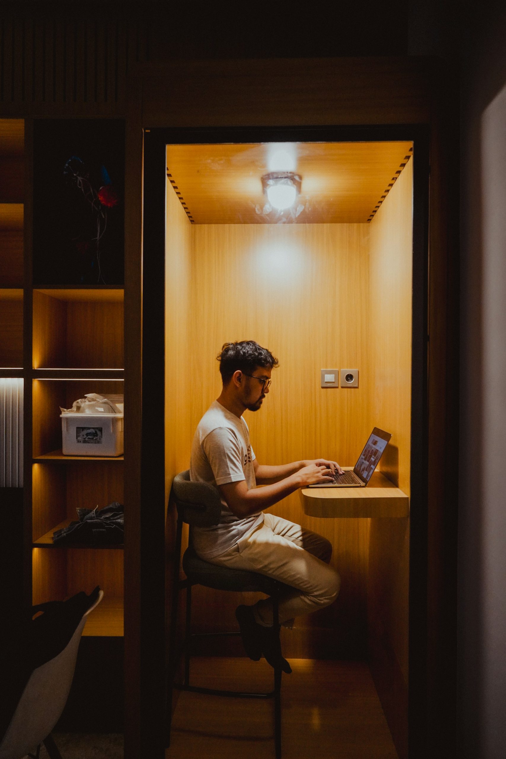 WHO WE ARE - RIGHT IMAGES - RIGHT IMAGE